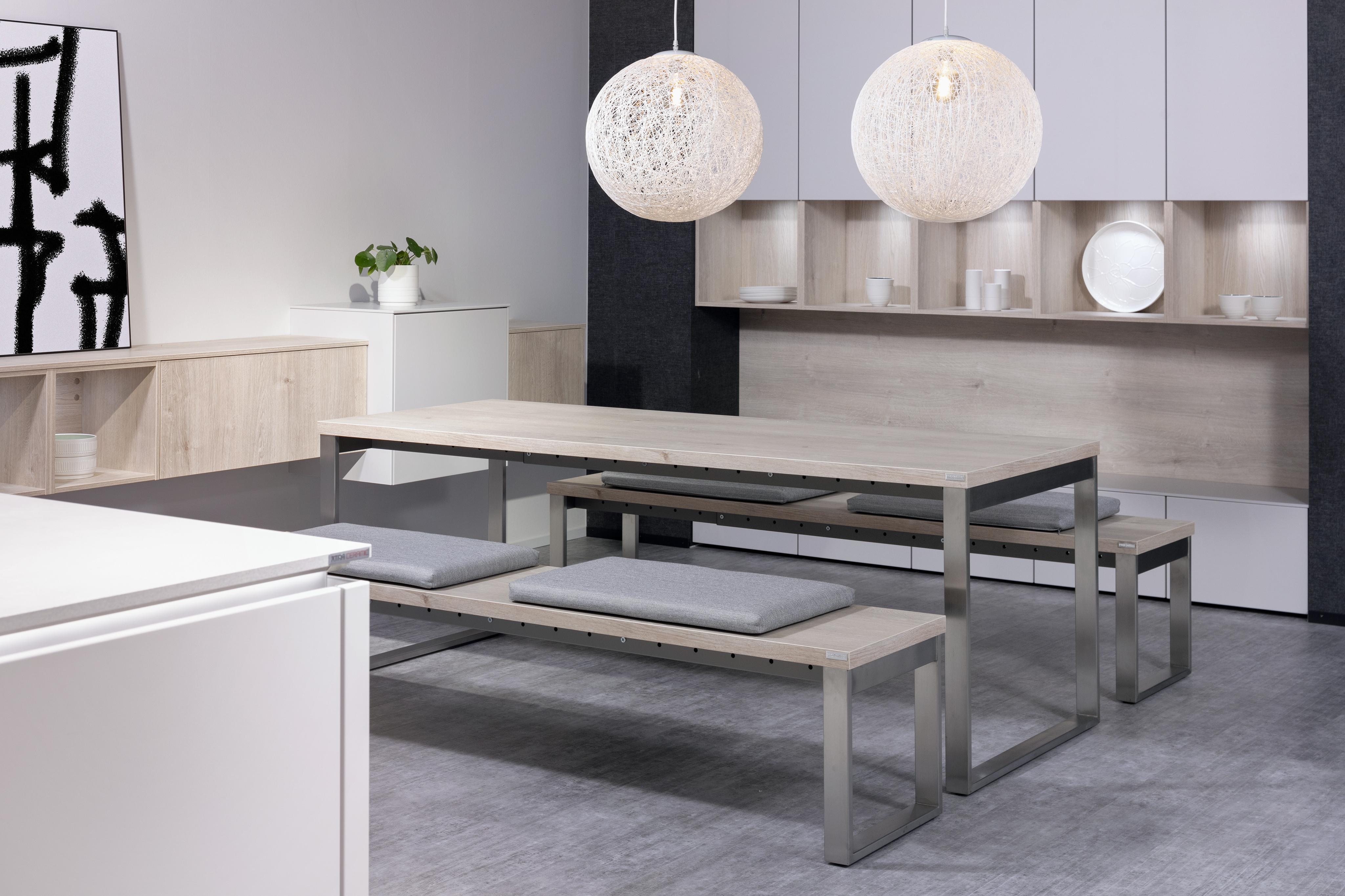 Esstisch mit 2 Sitzbänken