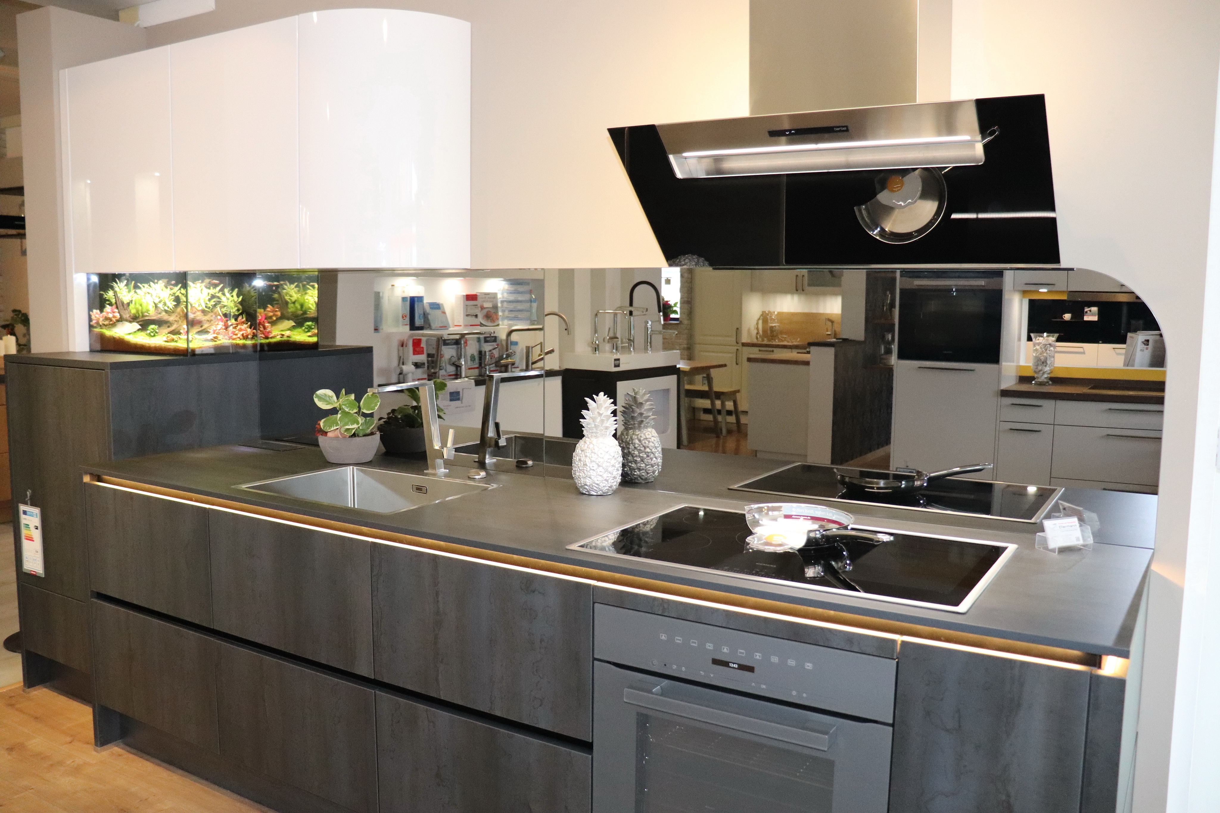 Ausstellungsbild - Küchenzeile nur Unterschränke in Betonoptik