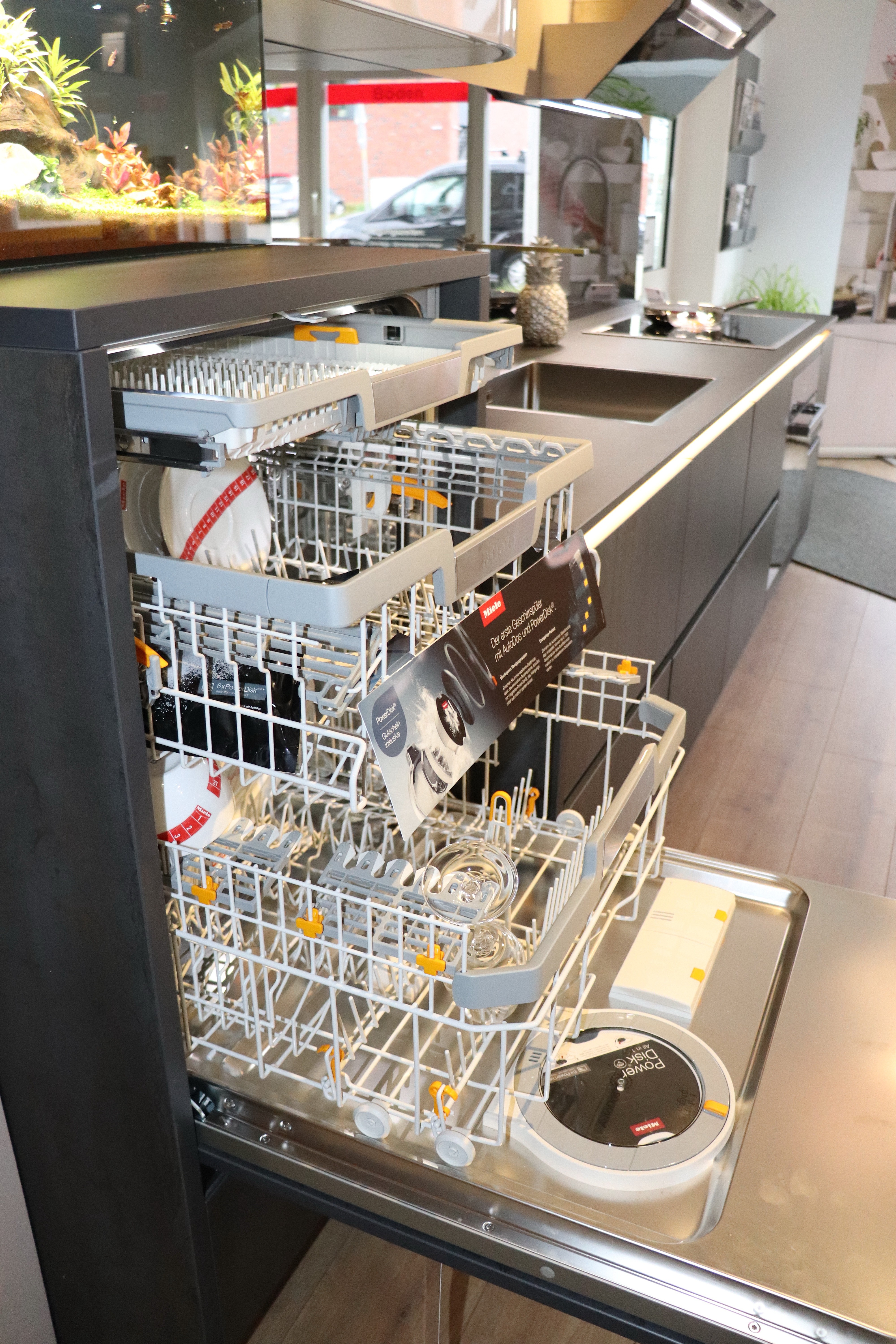 Ansicht von einem geöffneten Miele Geschirrspüler