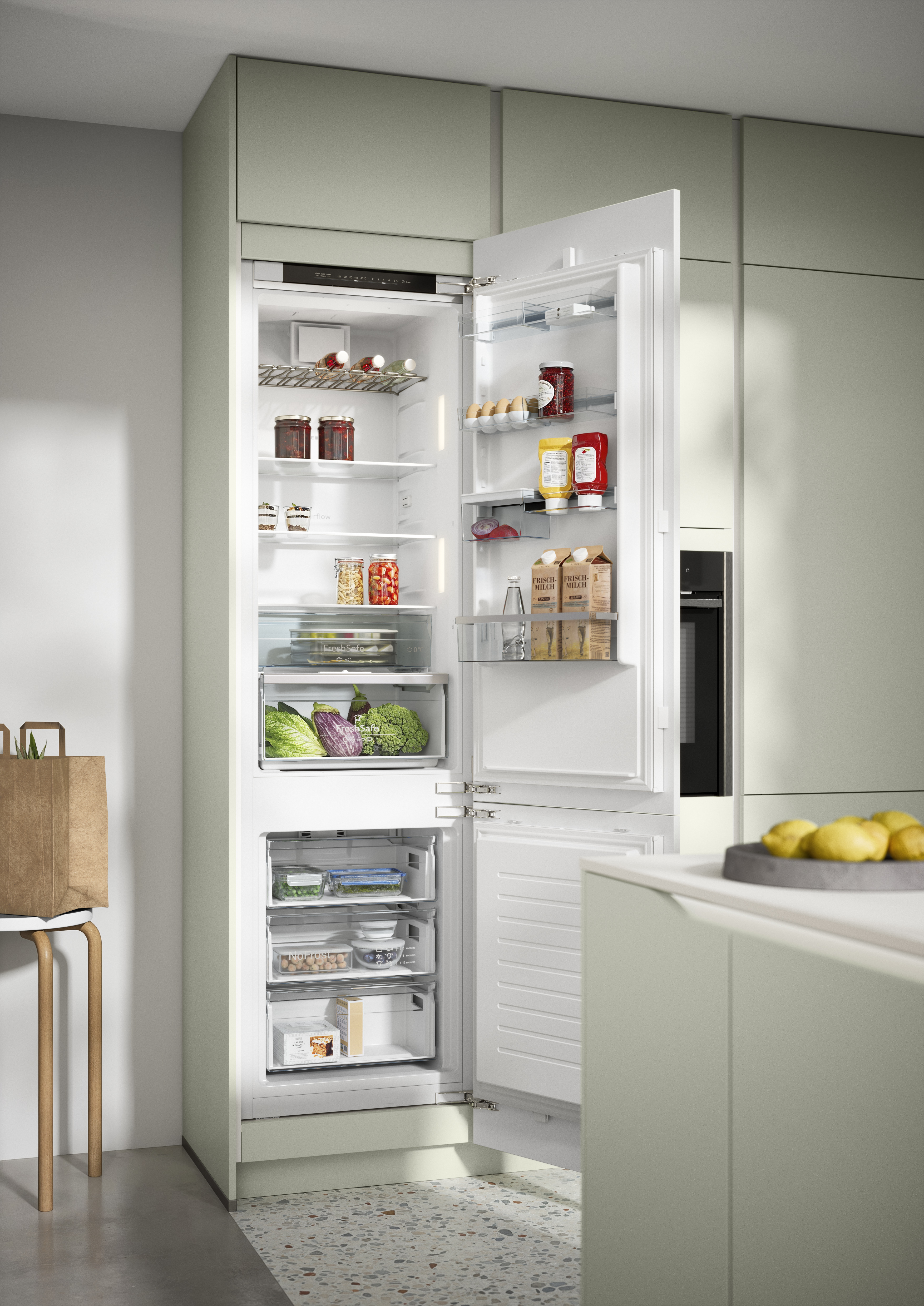 NOBILIA Jadegrün mit Fokus auf Neff Kühlschrank