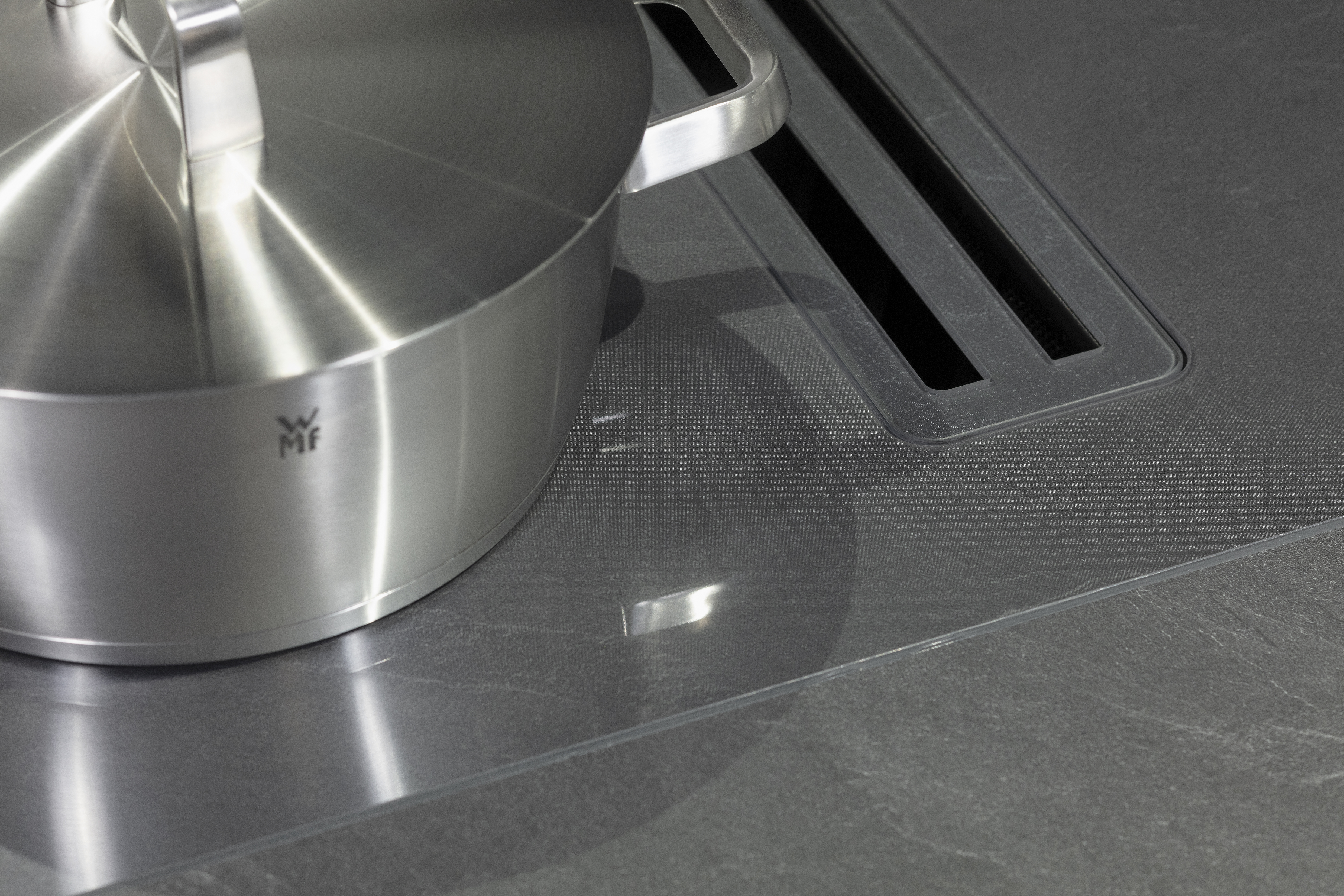 Nobilia Küche „Grauschiefer“ Cerankochfeld mit Muldenlüfter